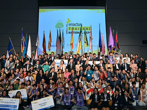 บรรยากาศงาน Rakkaew – Enactus Thailand 2025 เวทีประกวดโครงการธุรกิจเพื่อสังคมของนิสิตนักศึกษาทั่วประเทศ โดย SD Perspectives: Sustainability Media in Thailand Thai students present innovative social enterprise projects at Rakkaew – Enactus Thailand 2025, with support from SD Perspectives: Sustainability Media in Thailand.