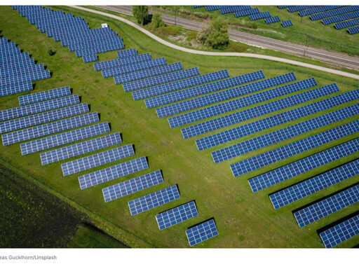 หลังคาบ้านในยุโรปติดตั้งแผงโซลาร์เซลล์จำนวนมาก ภายใต้โครงการ SolarTops เพื่อเปลี่ยนผ่านสู่พลังงานหมุนเวียน