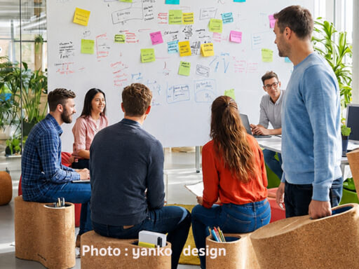 The Bulb เก้าอี้ไม้ก๊อกพกพาทรงหลอดไฟ พร้อมช่องเก็บอุปกรณ์สำหรับ Brainstorm SD Perspectives : Lifestyle Sustainability Media in Thailand