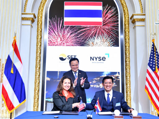 ผู้แทนตลาดหลักทรัพย์แห่งประเทศไทยและ NYSE จับมือในพิธีลงนาม MOU SD Perspectives : ESG & Business Strategy Media in Thailand