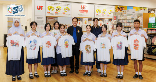 เสื้อ UTme! จำนวน 8 แบบจากผลงานนักเรียนโรงเรียนเตรียมอุดมศึกษาพัฒนาการ ภายใต้ธีม Thai Treasure ของยูนิโคล่ ประเทศไทย SD Perspectives : Sustainability & Brand Strategy Media in Thailand
